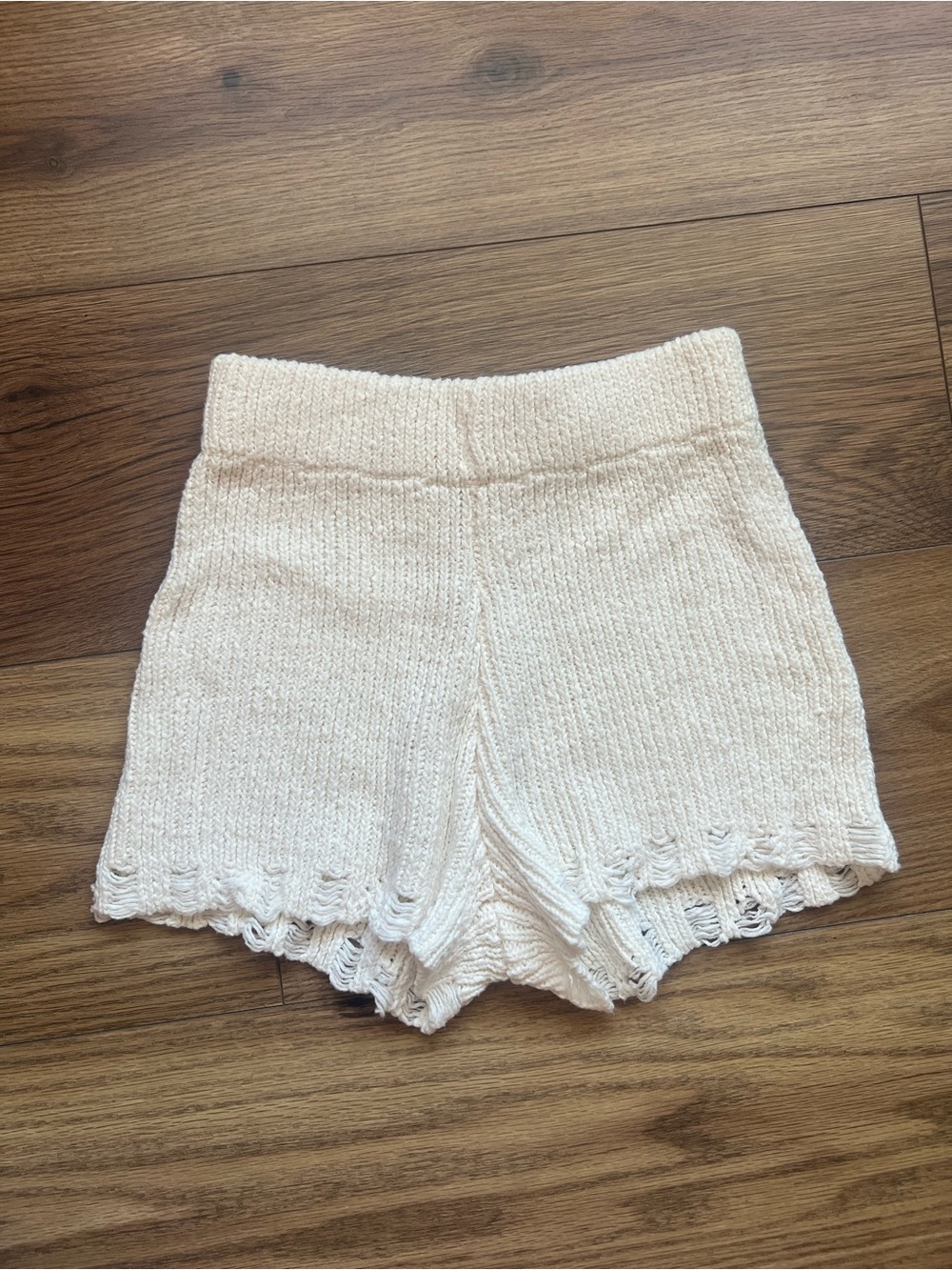 Moon & Madison Scallop Hem Cream Knit Shorts High Rise XS